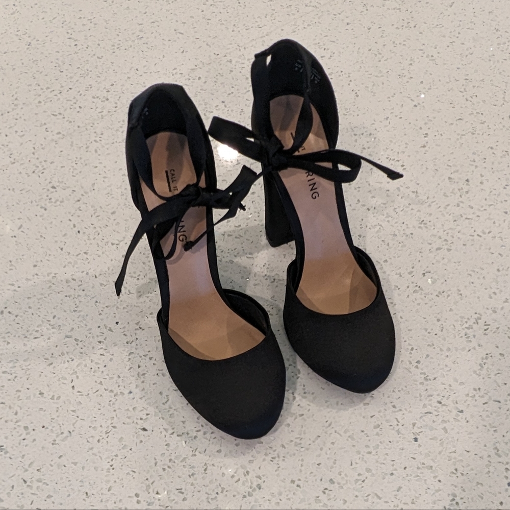 Like new Call it Spring Stacked round toes heel